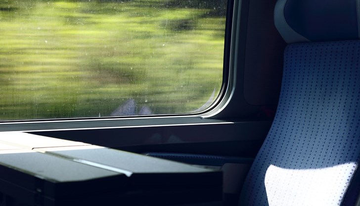 Временно е преустановено издаването на запазени места от всички гари