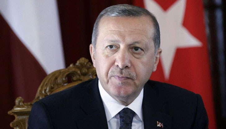 Напоследък имаше слухове, че Мурат Четинкая може да бъде сменен заради разногласия с правителството за основния лихвен процент Напоследък имаше слухове, че Мурат Четинкая може да бъде сменен заради разногласия с правителството за основния лихвен процент