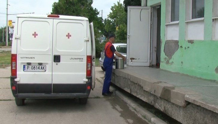 Служителката, която е била с доказани положителни проби за салмонела, е отстранена от работа