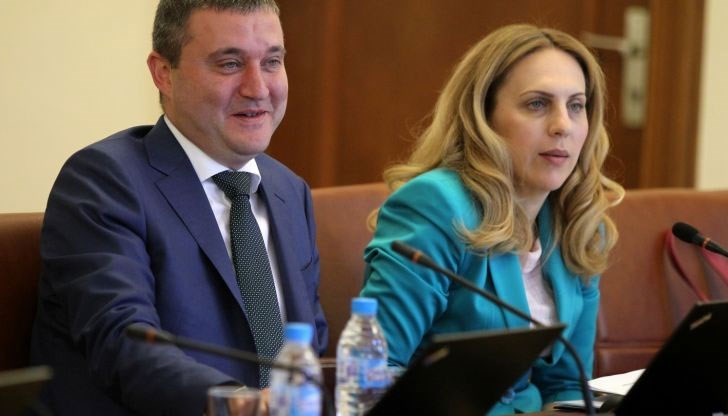 На този етап не се обсъжда уволнението на изпълнителния директор на НАП Галя Димитрова, заяви министърът на финансите