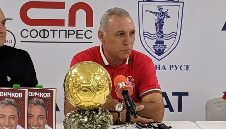 Камата подари на града специални футболни обувки