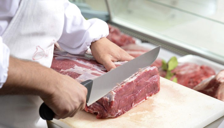 Забранява се предлагането на прясно свинско месо, месни заготовки и месни продукти, съдържащи свинско месо на регистрираните фермерски пазари в цялата страна