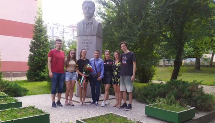 Група „4ЕТНО“ и трио „Идепея“ изпълниха песента „Българе, глава вдигнали“