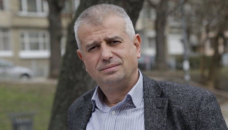 Атанасов работи като следовател от 2002 година