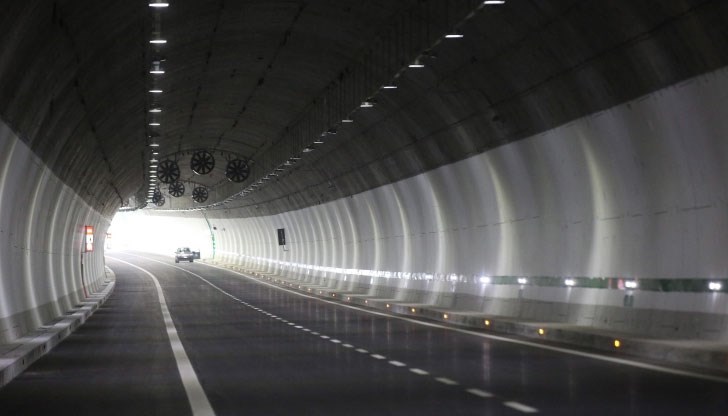 На място има полицейски патрули, които подпомагат организацията на движението