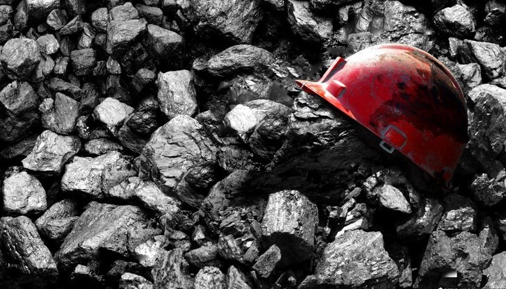 Двама други работници в мината са ранени