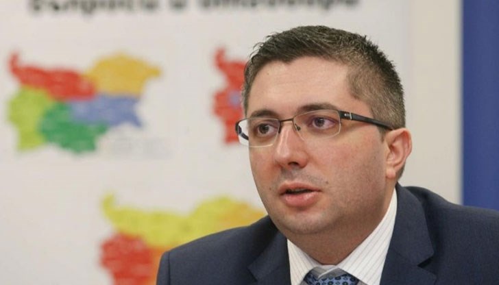 Тези пари няма да се събират от превозвачите, докато не започне търговската експлоатация на толсистемата, заяви Нанков