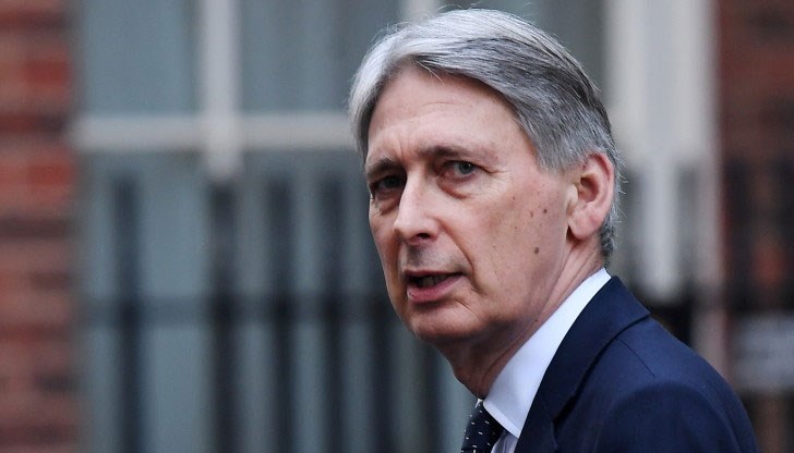 Филип Хамънд няма да чака да бъде уволнен Филип Хамънд няма да чака да бъде уволнен