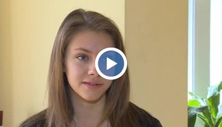 17-годишната българка пътува сама с подписана от родителите декларация