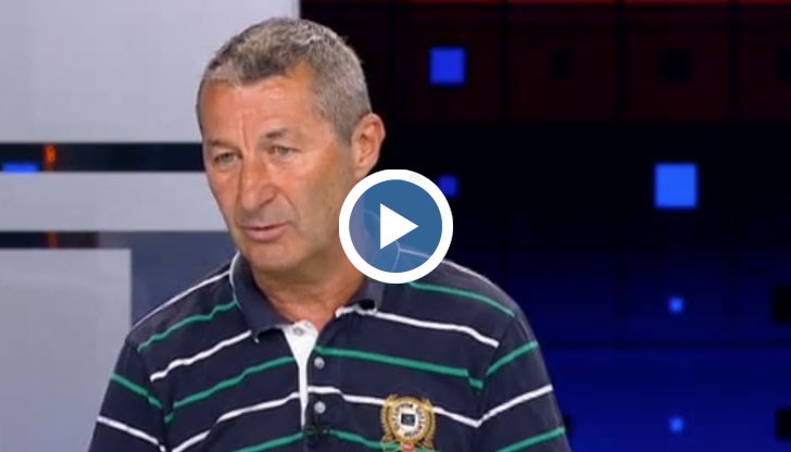 Това е абсурдно. Как при 2 милиона бедни българи в Гърция отиват над 700 000?, пита икономистът