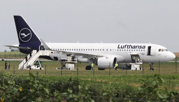130 пътници и петима души от екипажа бяха евакуирани от полет LH 1411 в четвъртък, преди самолетът да отлети от Белград за Франкфурт
