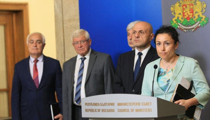 Управляващите се сетиха за строги мерки едва когато заразата заплаши да излезе извън контрол Управляващите се сетиха за строги мерки едва когато заразата заплаши да излезе извън контрол