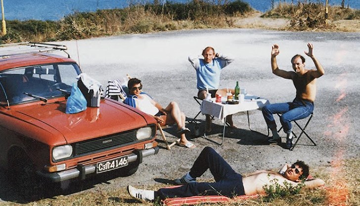 Бяхме сравнително бедни, но ваканцията на морето беше весела, шумна и всички бяхме щастливи Бяхме сравнително бедни, но ваканцията на морето беше весела, шумна и всички бяхме щастливи