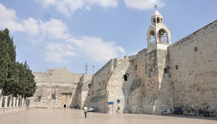 Базиликата е изградена през 4-и век на мястото, където според християнските вярвания е роден Христос