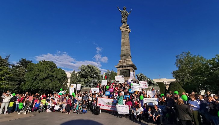 Ние, избирателите от Русе, сме силно разтревожени от превръщането на българските семейства в донор за деца Ние, избирателите от Русе, сме силно разтревожени от превръщането на българските семейства в донор за деца
