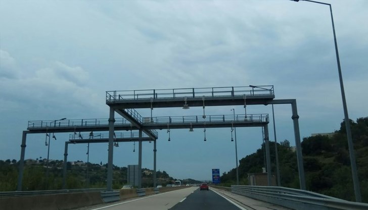 Автобусите по редовни линии на междуградския транспорт няма да плащат такси