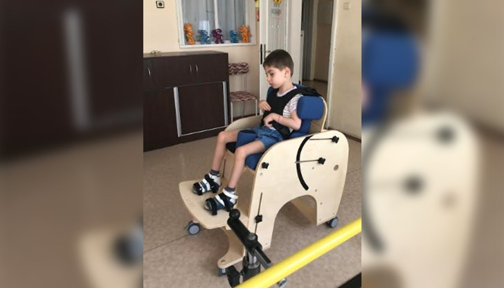 Терапевтичен позиционен стол за деца с детска церебрална парализа
