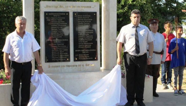 Паметникът бе открит от Галин Григоров и кметът на община Борово Валентин Панайотов