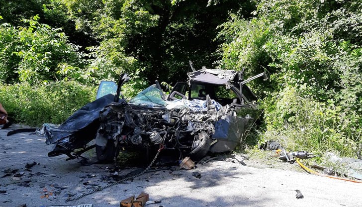 Какво решиха всички толкова рекламирани оставки, мерки, разследвания, новосъздадени структури, полицейски операции след трагедията в Своге? Абсолютно нищо Какво решиха всички толкова рекламирани оставки, мерки, разследвания, новосъздадени структури, полицейски операции след трагедията в Своге? Абсолютно нищо