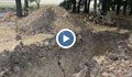 Ров за загробване на прасета е изкопан върху газопровод
