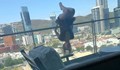 Студентка падна от балкон на третия етаж, докато прави йога