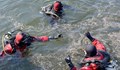 Водолази се включиха в издирването на изчезналото в морето момиче