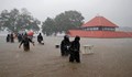 Наводнения отнеха живота на 100 души в Индия