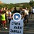 Жива верига блокира пътя към завода в Шишманци