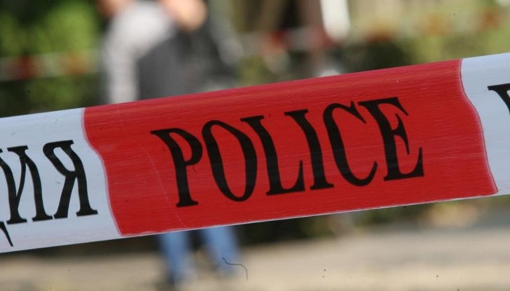 Момичето е загинало на място, като паднало върху покрива на паркирана кола