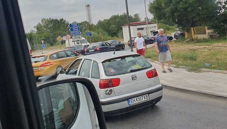 Колите чакат средно по 40 минути, а камионите - по 100 минути Колите чакат средно по 40 минути, а камионите - по 100 минути