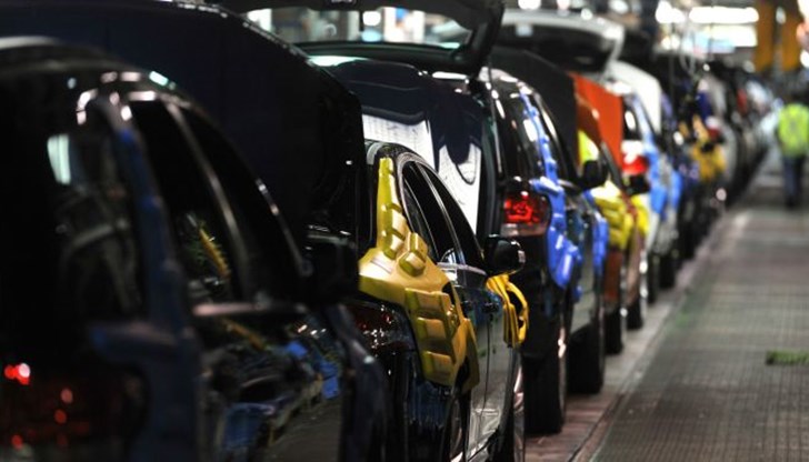 Производството на автомобили в Обединеното кралство спадна с една пета през първата половина на годината