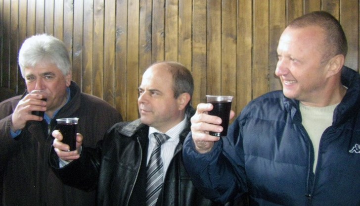 Дойдоха преди 10 години, за да ни "оправят" от комунистите, а се оказаха по-големи комунисти от червените Дойдоха преди 10 години, за да ни "оправят" от комунистите, а се оказаха по-големи комунисти от червените