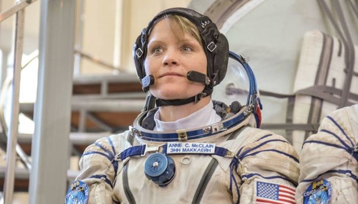 Астронавтка хакнала сметката на бившата си партньорка от борда Астронавтка хакнала сметката на бившата си партньорка от борда