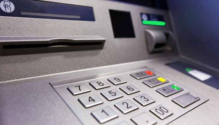 Полицията в София разследва опит за източване на два банкомата на голяма банка