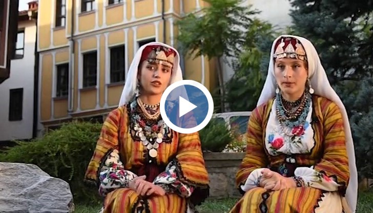 Две сестри, които пазят непокътната връзката с родното село