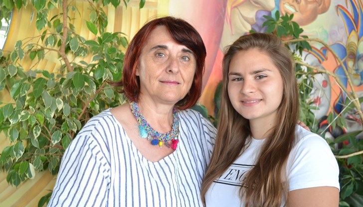 Габи се задължава, след като завърши, да се върне в своето училище като учител по биология и химия