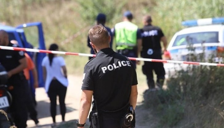 По първоначална информация те са от тялото на мъжа, намерено на 18 август