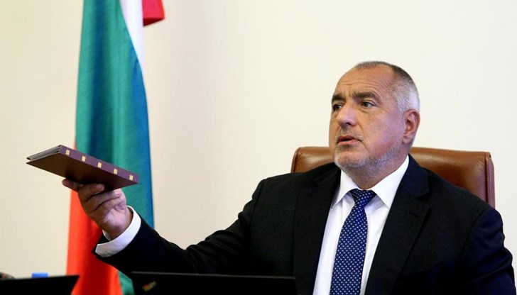 Това не са крепостни, а мислещи хора