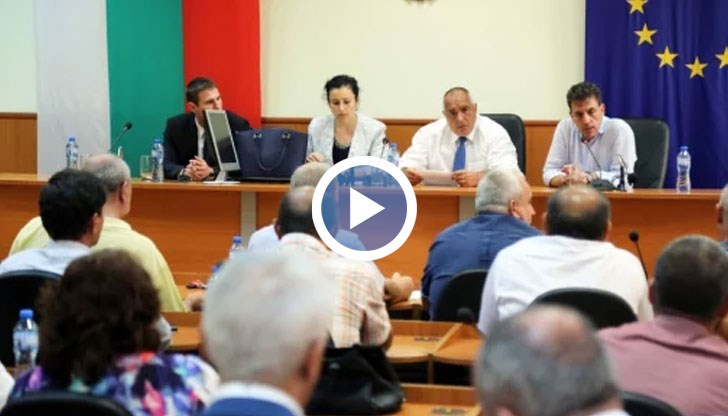 Премиерът и Десислава Танева се срещат с кметовете на протестиращите срещу чумата села в Пазарджишка община