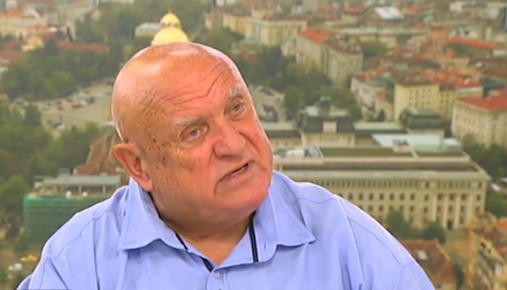 Трифонов ще излезе на 50-годишна възраст, а това момиченце не успя да си занесе чантата за първия учебен ден Трифонов ще излезе на 50-годишна възраст, а това момиченце не успя да си занесе чантата за първия учебен ден