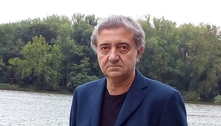 Няма нищо по-омразно за властта от Задния двор. Той ги гнуси, стряска ги, тревожи ги, разваля пейзажа им от косена трева и сини басейни