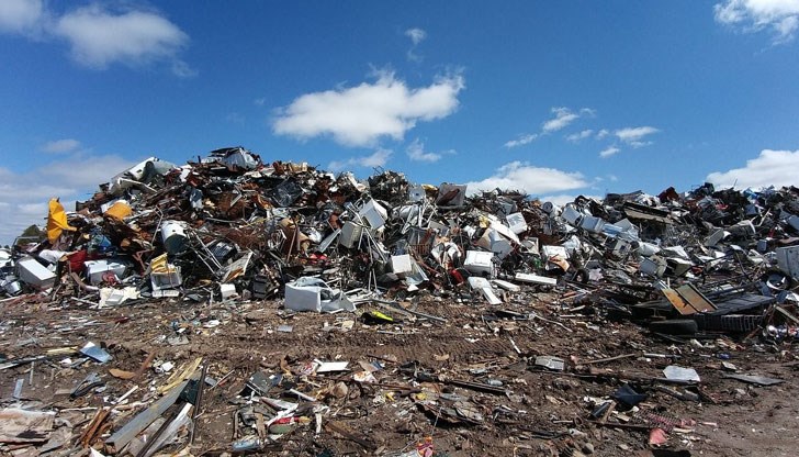 Изграждането на три депа за опасни битови отпадъци са причината за недоволството на жители на селото