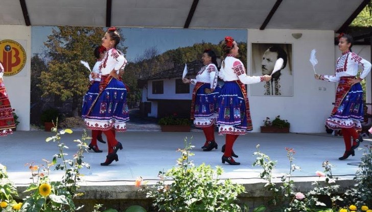 Изключителен интерес предизвика танцът „Гъмзовяна“