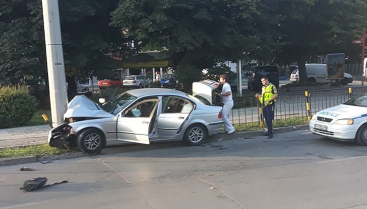 Немският автомобил е бил шофиран от млада жена