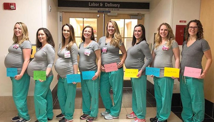 Майките работят заедно в медицински център в щатите Майките работят заедно в медицински център в щатите