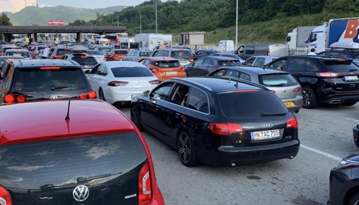 Желаещите да влязат в България са принудени да чакат с часове