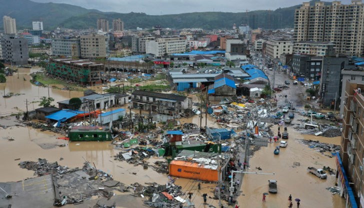 Спасителните екипи продължават да издирват оцелели