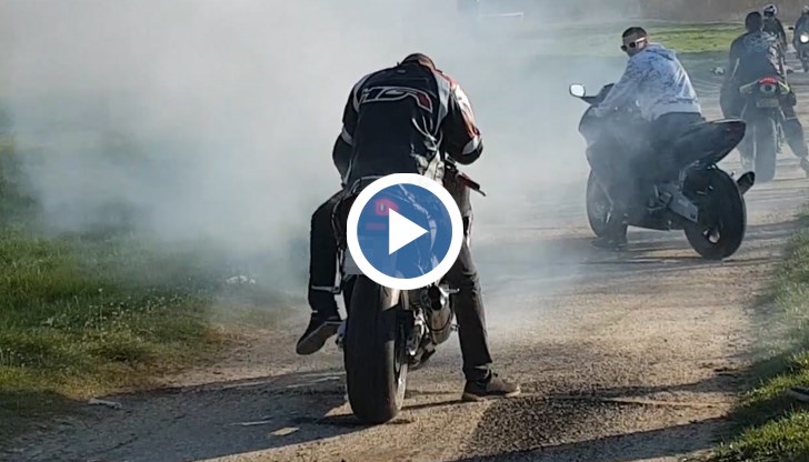 Кои са мотористите зад каските