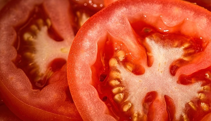 Според производителите докато доматът стигне до потребителя, той е вече с 300% надценка