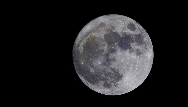 Кадърът е направен от около 2650 км над лунната повърхност. На нея се вижда част от далечната страна на Луната с кратера Аполо и Източно море